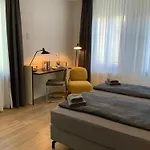 Am Bauhaus Apartment *