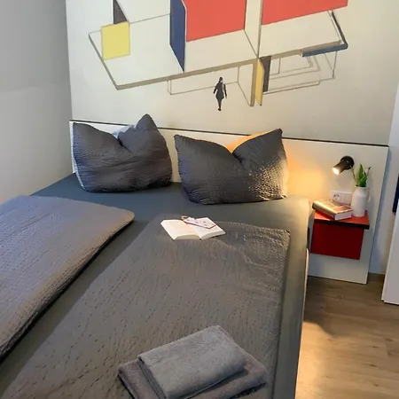 Am Bauhaus Apartment *